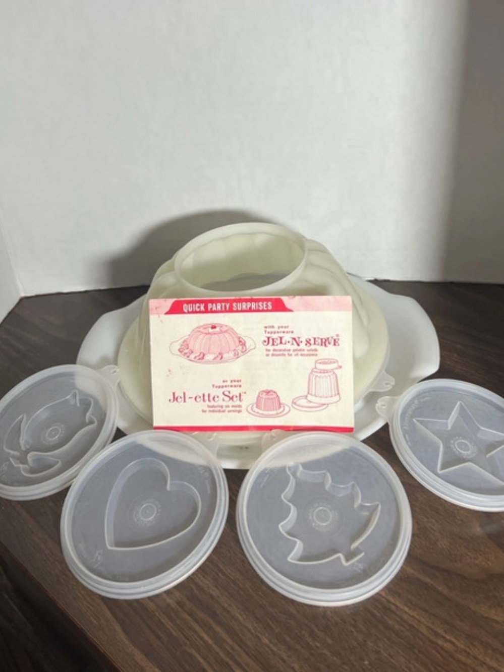 Vintage Jel -et­te Set Jel-N-Serve Mold Set in White by Tupperware